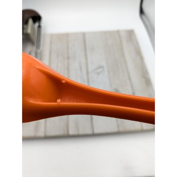 Vintage Rubbermaid 1910 Orange Plastic Ice Cream Scoop 7 1/2" #2 - Picture 7 of 7